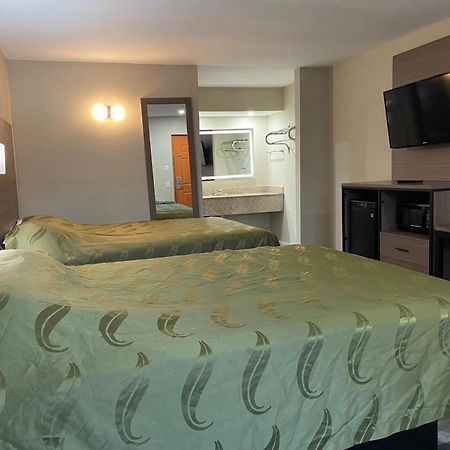 Brentwood Inn & Suites Suffolk Luaran gambar