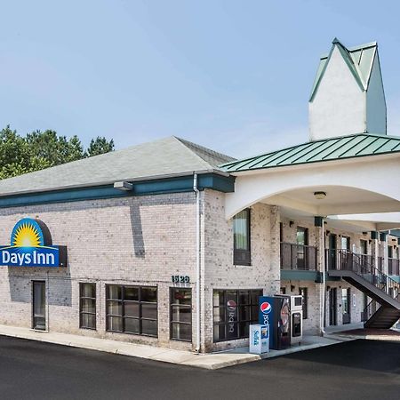 Brentwood Inn & Suites Suffolk Luaran gambar