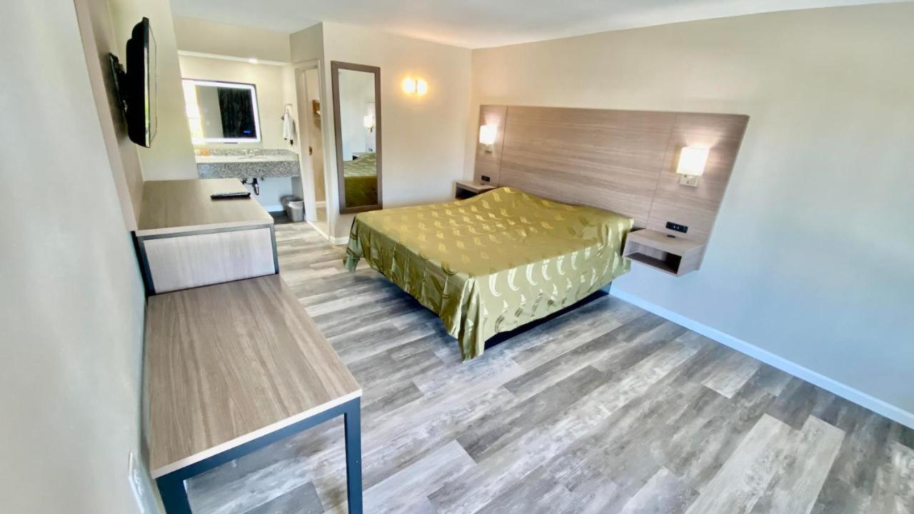 Brentwood Inn & Suites Suffolk Luaran gambar