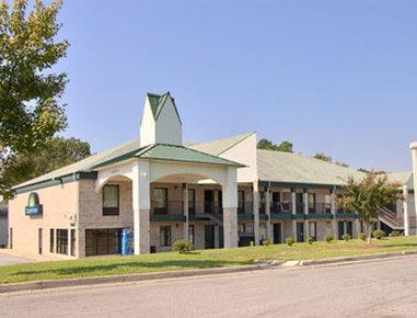 Brentwood Inn & Suites Suffolk Luaran gambar