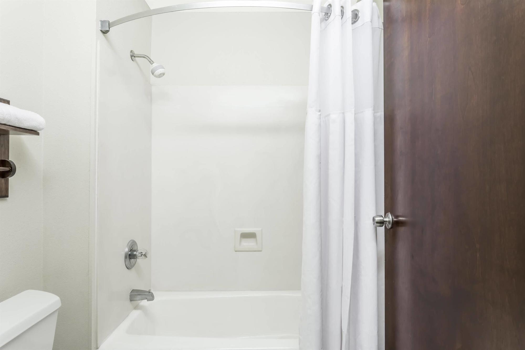 Brentwood Inn & Suites Suffolk Luaran gambar