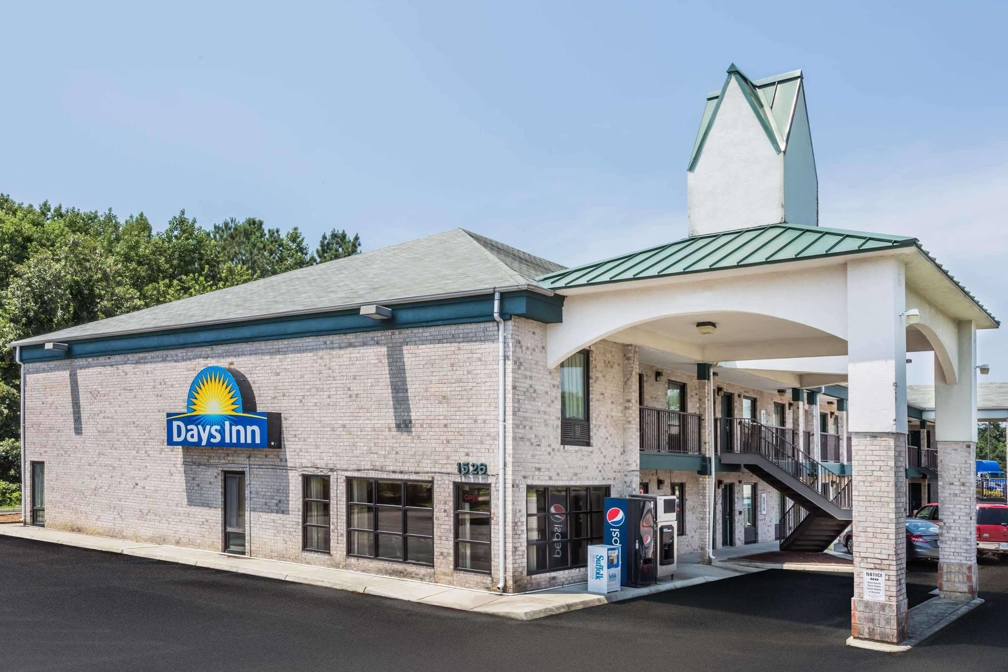 Brentwood Inn & Suites Suffolk Luaran gambar